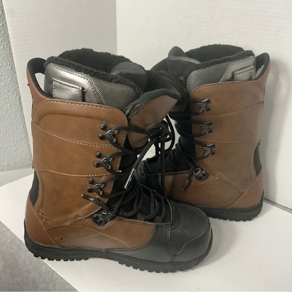 Men\'s Brown and Black Snow Boots